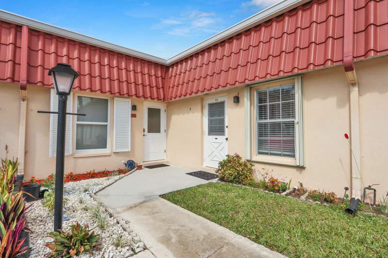 1 bedroom Condominium at 615 Laconia Circle, Covered Bridge Condo, Greenacres — photo 2