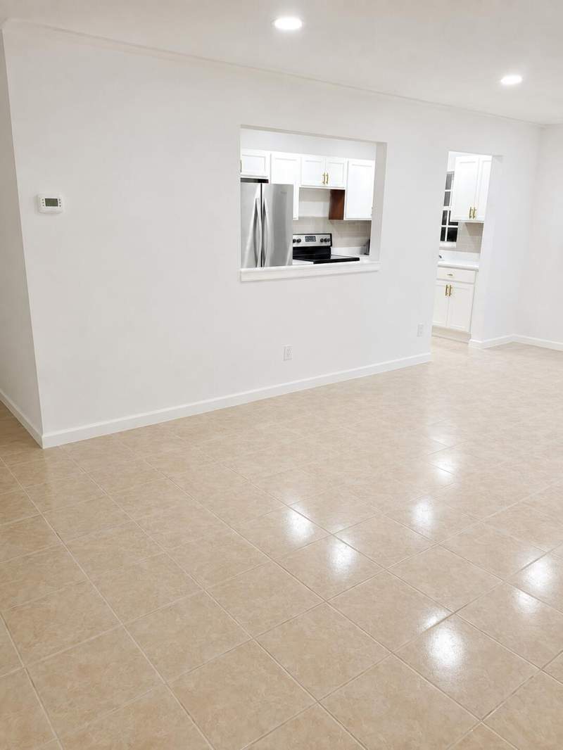 2 bedroom Single Family Residence at 330 W 22nd Court, Park Manor 1, Riviera Beach — photo 3