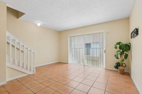 167 RIVIERA Circle, Weston FL - photo 10 of 44