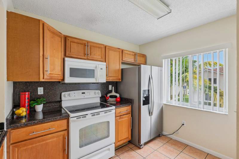 3 bedroom Townhouse at 167 RIVIERA Circle, BONAVENTURE, Weston — photo 5