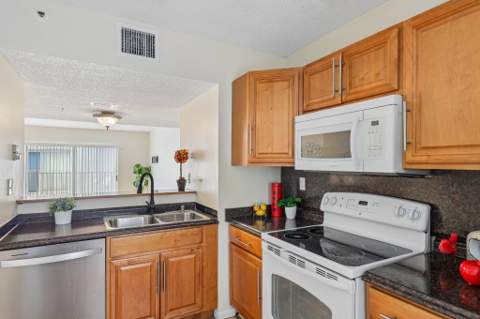 167 RIVIERA Circle, Weston FL - photo 7 of 44