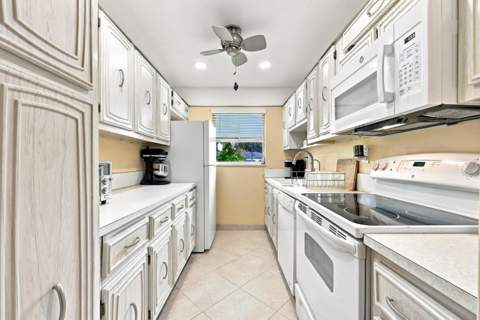 415 High Point Boulevard #B, Delray Beach FL - photo 11 of 36