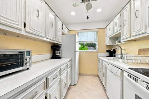 415 High Point Boulevard #B, Delray Beach FL - photo 12 of 36