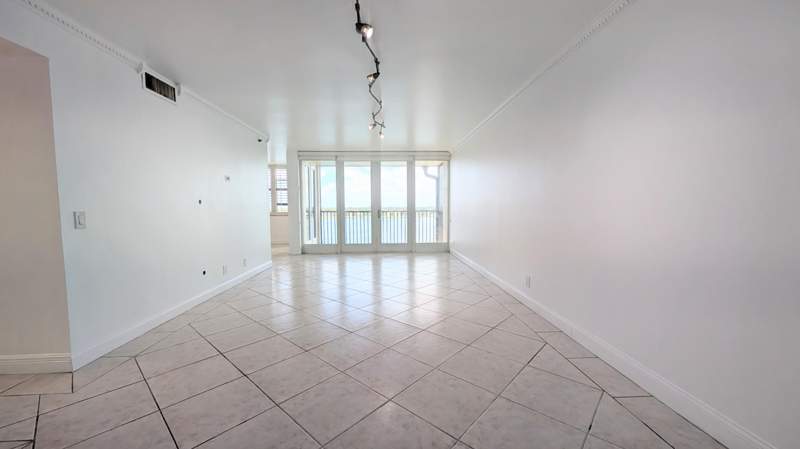 1 bedroom Condominium at 105 Lake Emerald Drive #810, Lake Emerald Condominium No, Oakland Park — photo 3