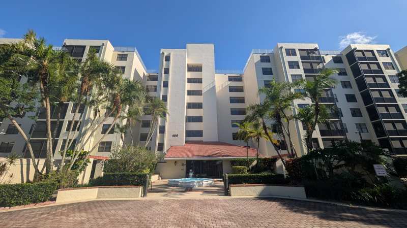 1 bedroom Condominium at 105 Lake Emerald Drive #810, Lake Emerald Condominium No, Oakland Park — photo 1