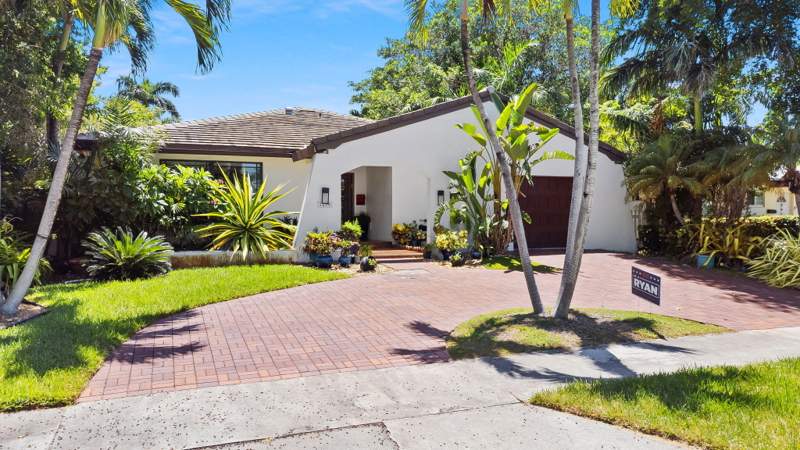 3 bedroom Single Family Residence at 1230 Taylor Street, Hollywood Lakes Section, Hollywood — photo 2