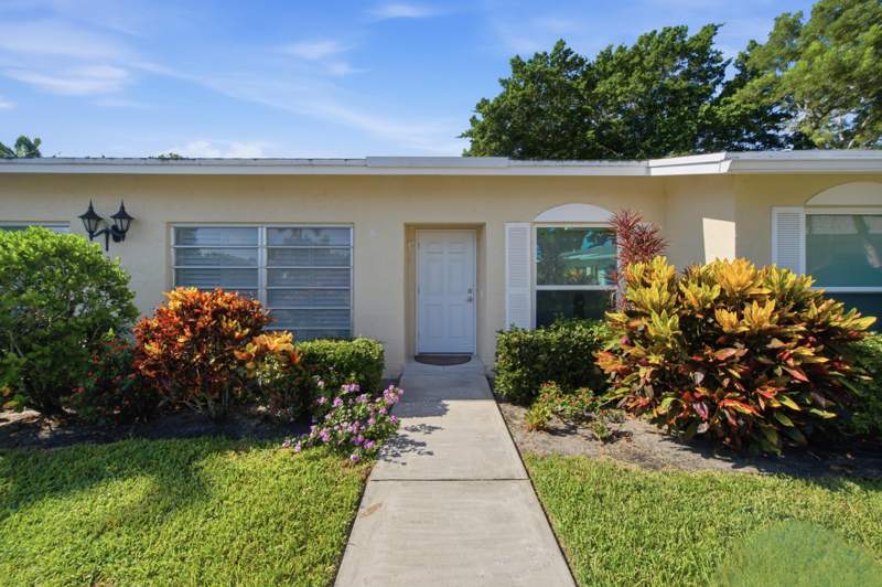 2 bedroom Villa at 13782 Vía Flora #C, Palm Greens At Villa Del Ray Condo II, Delray Beach — photo 2