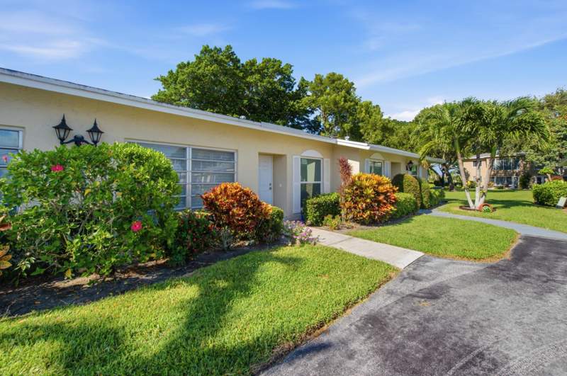 2 bedroom Villa at 13782 Vía Flora #C, Palm Greens At Villa Del Ray Condo II, Delray Beach — photo 3