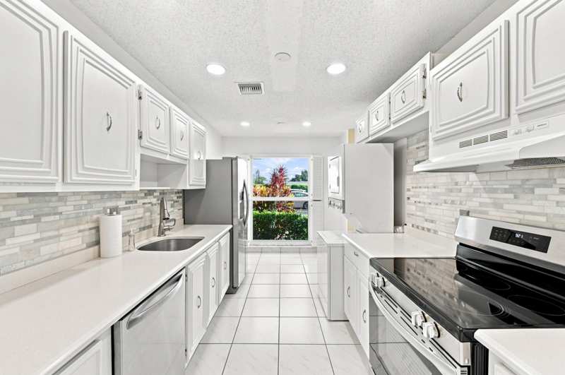 2 bedroom Villa at 13782 Vía Flora #C, Palm Greens At Villa Del Ray Condo II, Delray Beach — photo 1