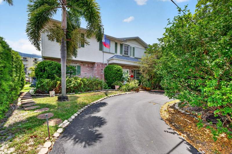 5 bedroom Single Family Residence at 1636 SE 14th Street, Lauderdale Harbors Section, Fort Lauderdale — photo 2