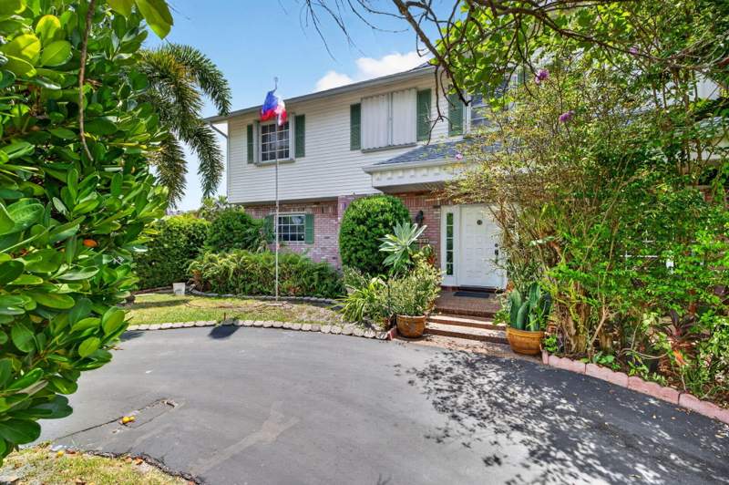 5 bedroom Single Family Residence at 1636 SE 14th Street, Lauderdale Harbors Section, Fort Lauderdale — photo 3