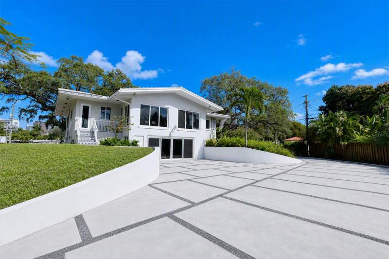 6 bedroom Single Family Residence at 600 SW 12th Street, West River Sec Croissant Park, Fort Lauderdale — photo 1