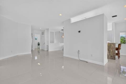 7940 Exeter Circle #201, Tamarac FL - photo 13 of 34