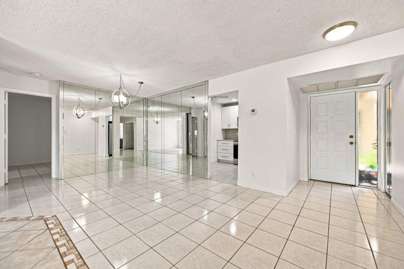 3 bedroom Condominium at 2662 Carambola Circle, Applewood Village I-D Condo, Coconut Creek — photo 5