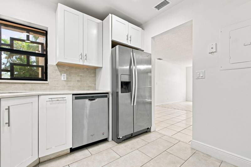 3 bedroom Condominium at 2662 Carambola Circle, Applewood Village I-D Condo, Coconut Creek — photo 3
