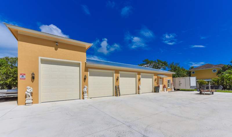 7 bedroom Single Family Residence at 8073 S Indian River Drive, Fort Pierce, Fort Pierce — photo 3