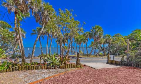 8073 S Indian River Drive, Fort Pierce FL - photo 13 of 58