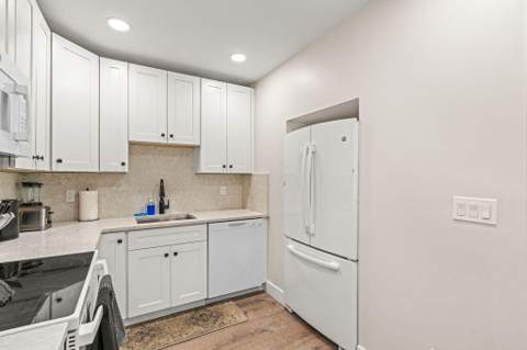 916 W DUVAL Street, Lantana FL - photo 10 of 24
