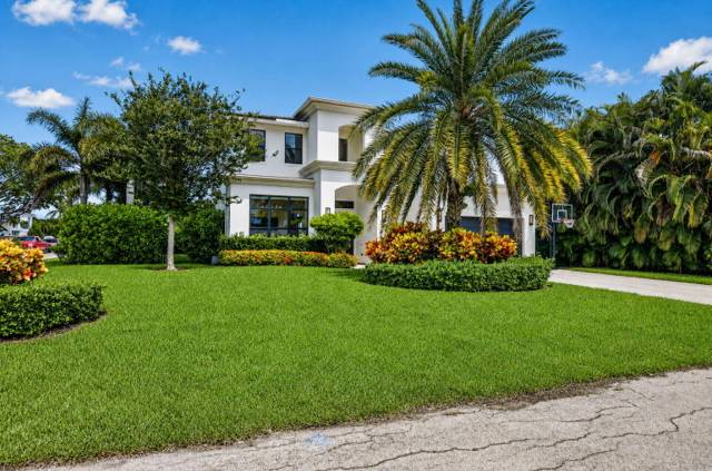 512 Lake Drive