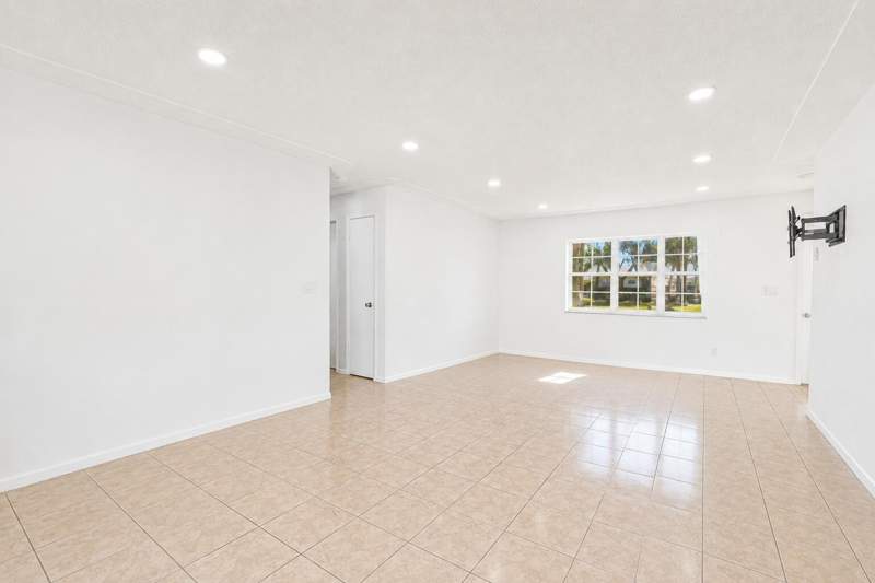 2 bedroom Single Family Residence at 330 W 22nd Court, Park Manor 1, Riviera Beach — photo 4