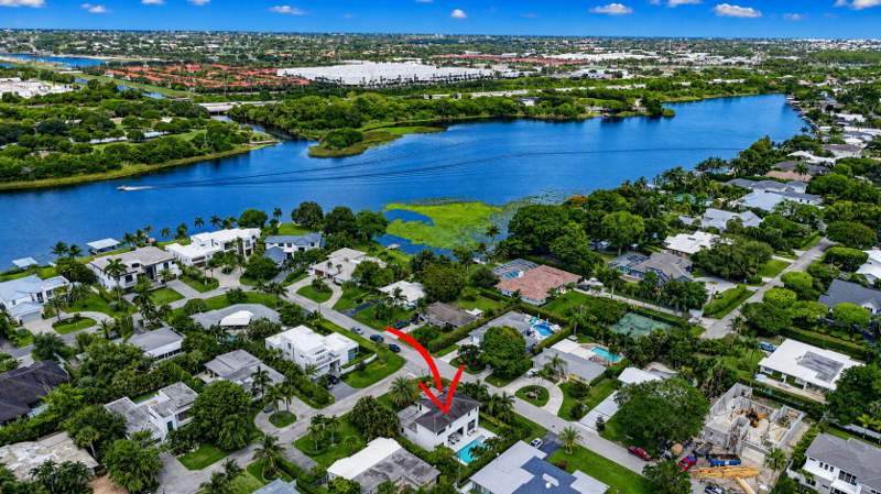 4 bedroom Single Family Residence at 512 Lake Drive, Totterdale Add, Delray Beach — photo 2