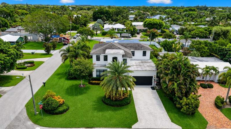 4 bedroom Single Family Residence at 512 Lake Drive, Totterdale Add, Delray Beach — photo 4