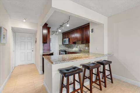 1021 Hillsboro Mile #504, Hillsboro Beach FL - photo 11 of 49