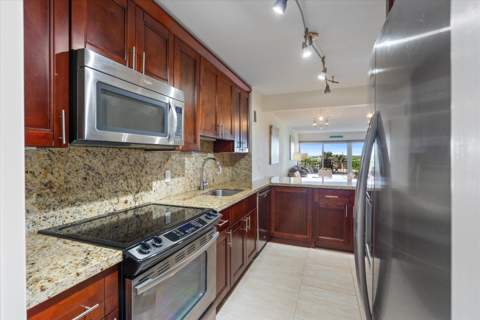 1021 Hillsboro Mile #504, Hillsboro Beach FL - photo 16 of 49