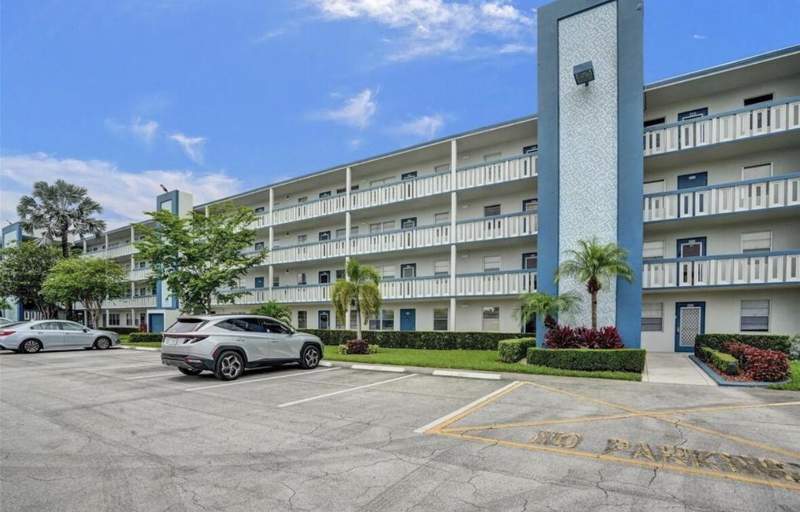 2 bedroom Condominium at 3004 Lincoln A, LINCOLN AT CENTURY VILLAGE CONDO, Boca Raton — photo 2