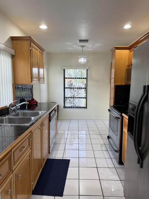 5075 Mirror Lakes Boulevard, Boynton Beach FL - photo 10 of 31