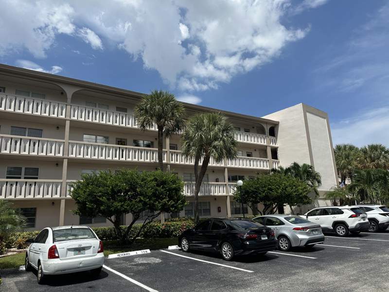 2 bedroom Condominium at 1901 Bermuda Circle #B1, Bermuda Village A Condo, Coconut Creek — photo 3