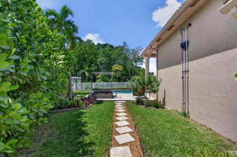 6161 NW 53rd Circle, Coral Springs FL - photo 7 of 82
