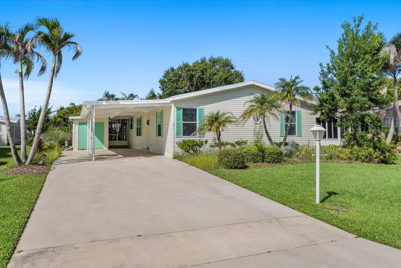 2 bedroom Manufactured Home at 2911 Nine Iron Drive, The Links At Savanna Club, Port St. Lucie — photo 2