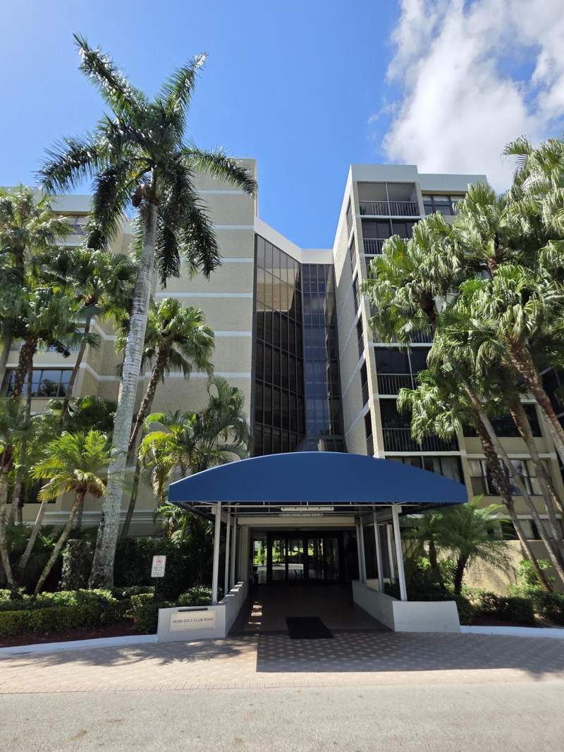 2 bedroom Condominium at 16300 Golf Club Road #314, Country Club Apts At, Weston — photo 2