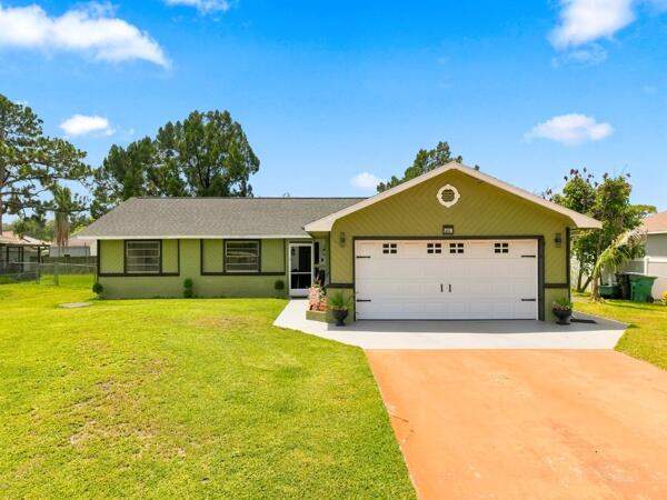 3 bedroom Single Family Residence at 450 SE Thornhill Drive, Port St Lucie Section 13, Port St. Lucie — photo 2
