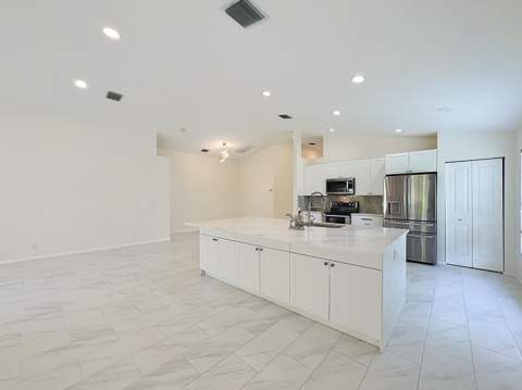 8914 SW Bonneville Drive, Stuart FL - photo 11 of 47