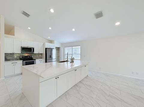 8914 SW Bonneville Drive, Stuart FL - photo 13 of 47