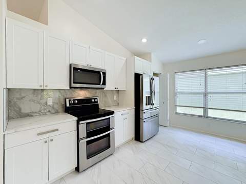 8914 SW Bonneville Drive, Stuart FL - photo 14 of 47