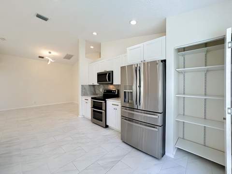 8914 SW Bonneville Drive, Stuart FL - photo 15 of 47