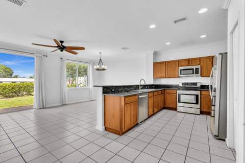 3028 N Evergreen Circle, Boynton Beach FL - photo 9 of 60