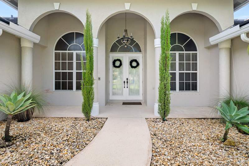 4 bedroom Single Family Residence at 198 Cypress Trace, Estates Of Royal Palm Beach 6, Royal Palm Beach — photo 2