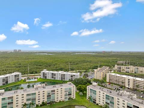 311 SE 3rd Street #207, Dania Beach FL - photo 22 of 40