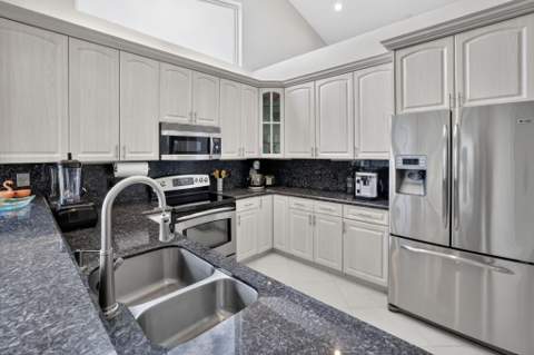 7171 Ashford Lane, Boynton Beach FL - photo 18 of 76