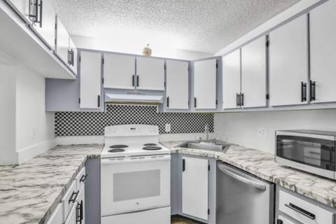 3744 Savoy Lane #E2, West Palm Beach FL - photo 10 of 24