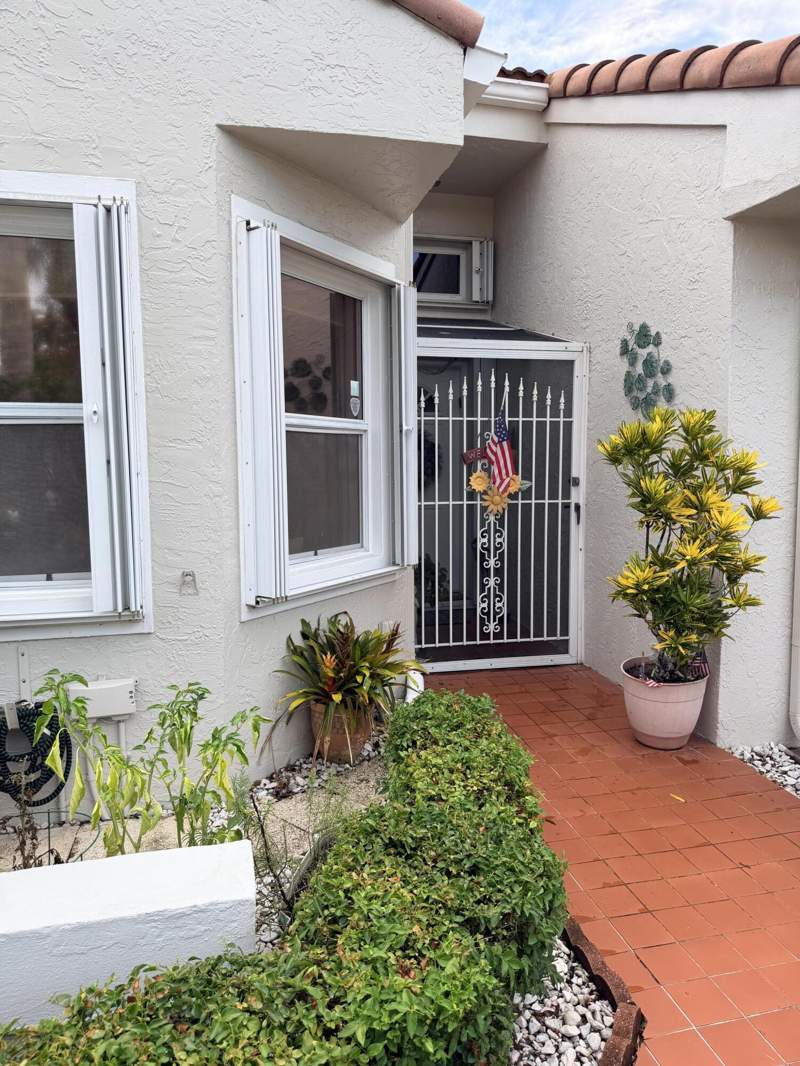 2 bedroom Townhouse at 11132 S 180th Court, Sweetwater Sec 4, Boca Raton — photo 2
