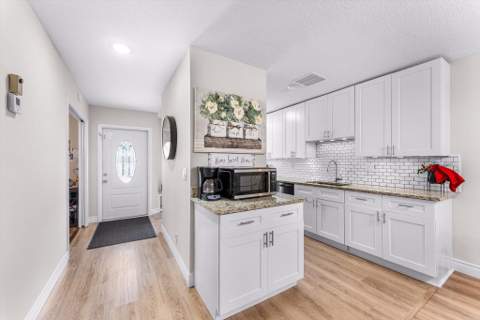 1241 NW 18th Avenue #102, Delray Beach FL - photo 7 of 36
