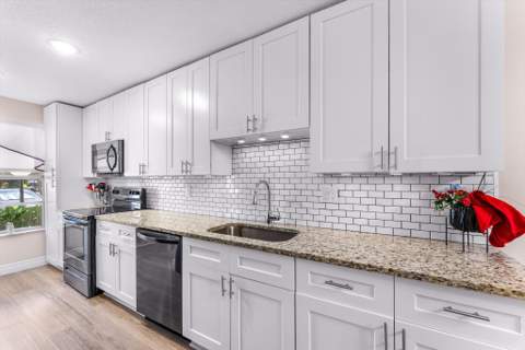 1241 NW 18th Avenue #102, Delray Beach FL - photo 6 of 36