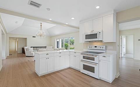 4 COUNTRY CLUB Circle, Village of Golf FL - photo 10 of 37