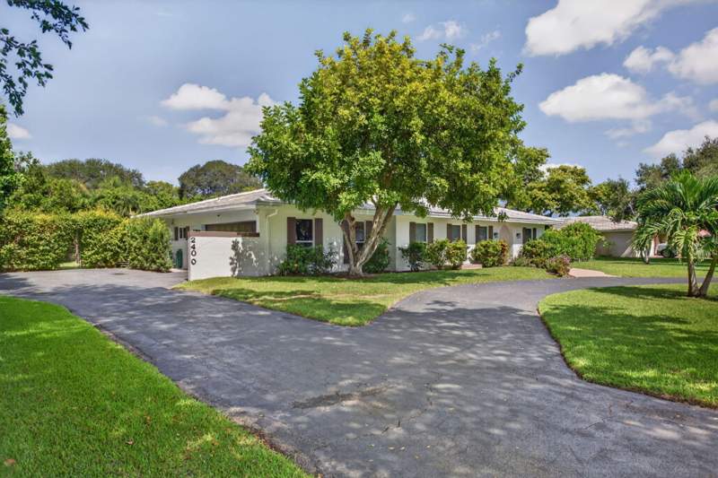4 bedroom Single Family Residence at 2400 NW 105TH Terrace, CORAL SPRINGS COUNTRY CLUB, Coral Springs — photo 3