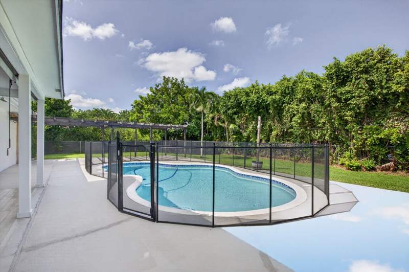 4 bedroom Single Family Residence at 2400 NW 105TH Terrace, CORAL SPRINGS COUNTRY CLUB, Coral Springs — photo 5
